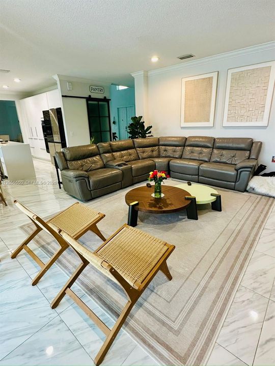 В аренду: $9,000 (5 спален, 4 ванн, 3170 Квадратных фут)