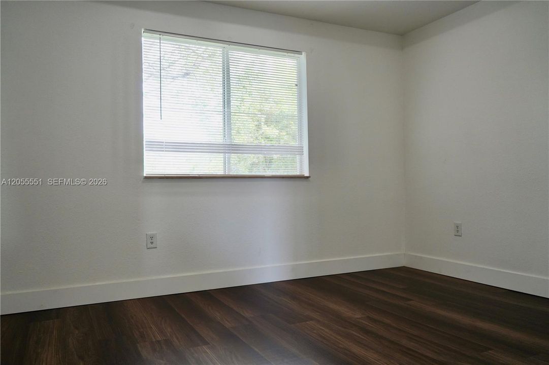 В аренду: $2,350 (3 спален, 2 ванн, 1302 Квадратных фут)