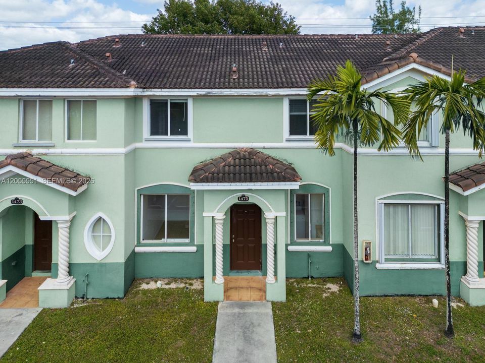 В аренду: $2,350 (3 спален, 2 ванн, 1302 Квадратных фут)