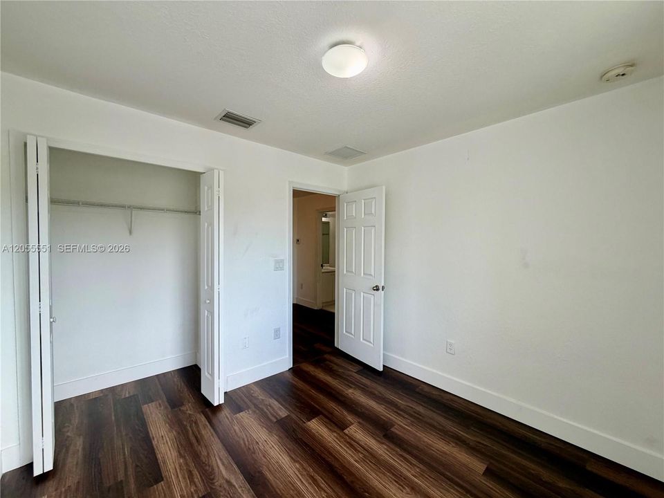 В аренду: $2,350 (3 спален, 2 ванн, 1302 Квадратных фут)