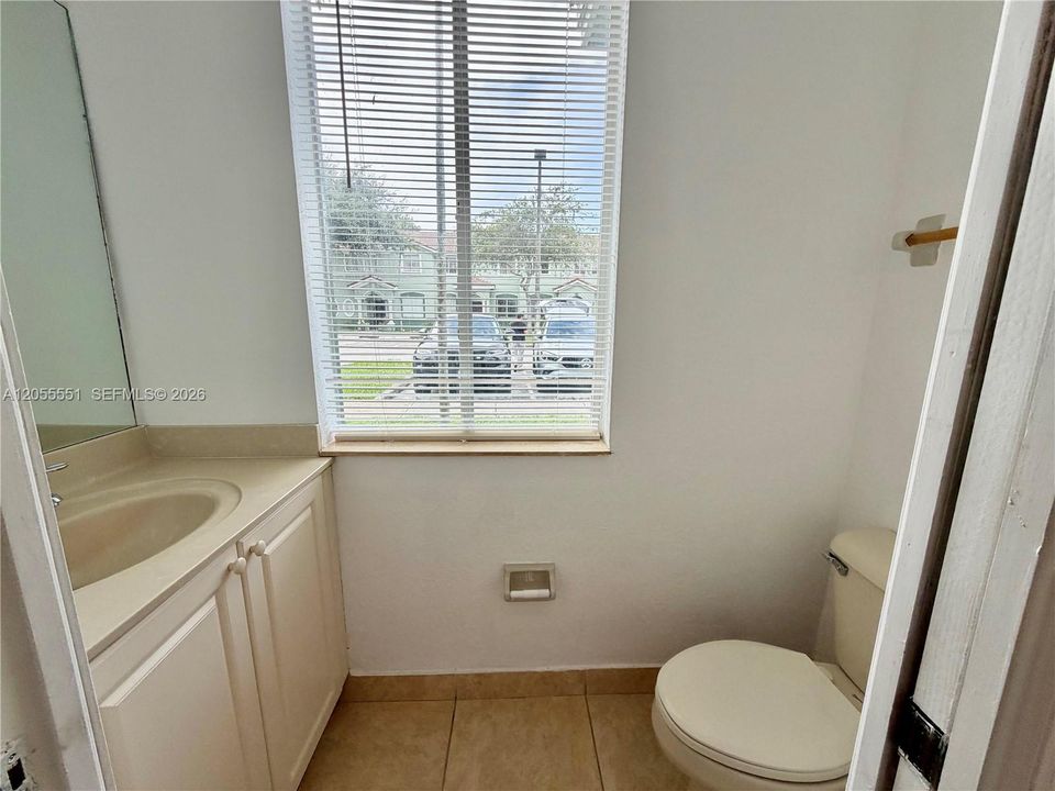 В аренду: $2,350 (3 спален, 2 ванн, 1302 Квадратных фут)