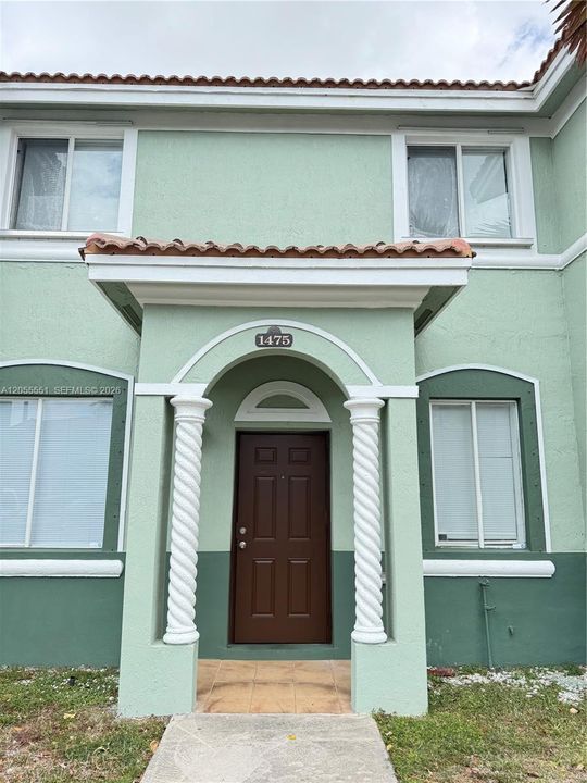 В аренду: $2,350 (3 спален, 2 ванн, 1302 Квадратных фут)