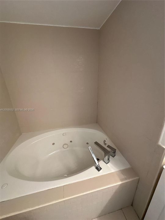 В аренду: $7,200 (2 спален, 2 ванн, 1400 Квадратных фут)