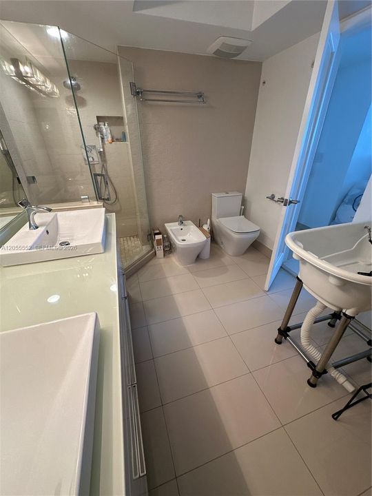 В аренду: $7,200 (2 спален, 2 ванн, 1400 Квадратных фут)