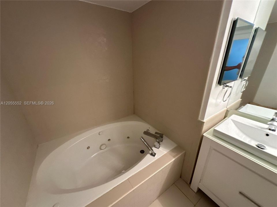 В аренду: $7,200 (2 спален, 2 ванн, 1400 Квадратных фут)