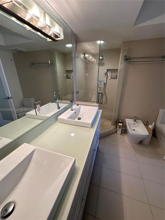 В аренду: $7,200 (2 спален, 2 ванн, 1400 Квадратных фут)
