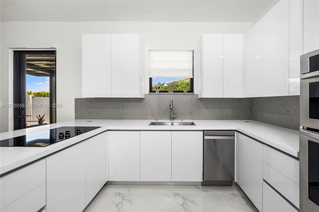 На продажу: $839,000 (4 спален, 2 ванн, 2223 Квадратных фут)