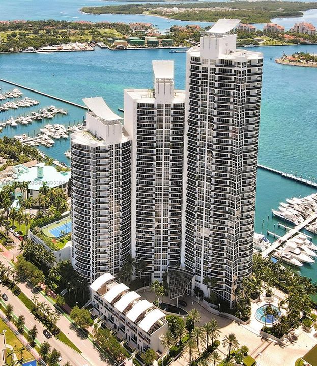 400 Alton Road - Murano Grande sits right on Biscayne Bay.