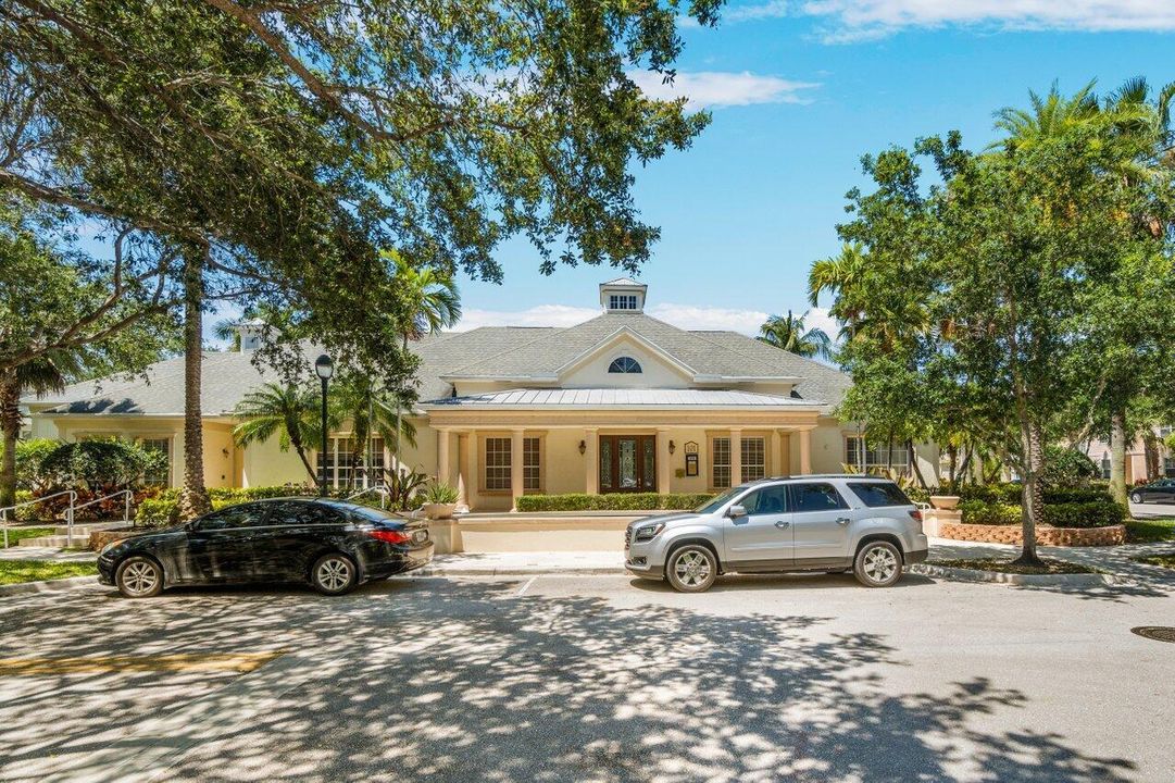 Club House/Community Pool