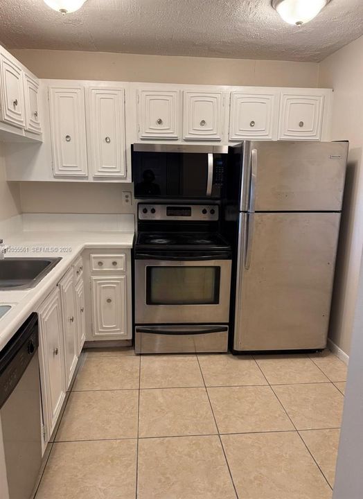 В аренду: $1,800 (2 спален, 2 ванн, 1175 Квадратных фут)