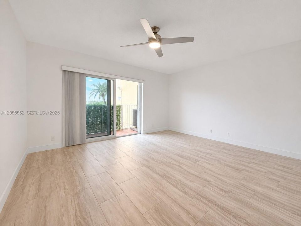 En Venta: $995,000 (3 camas, 3 baños, 1877 Pies cuadrados)