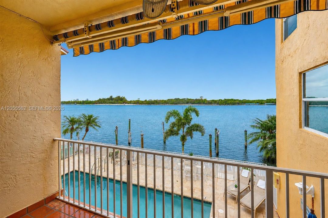 En Venta: $995,000 (3 camas, 3 baños, 1877 Pies cuadrados)