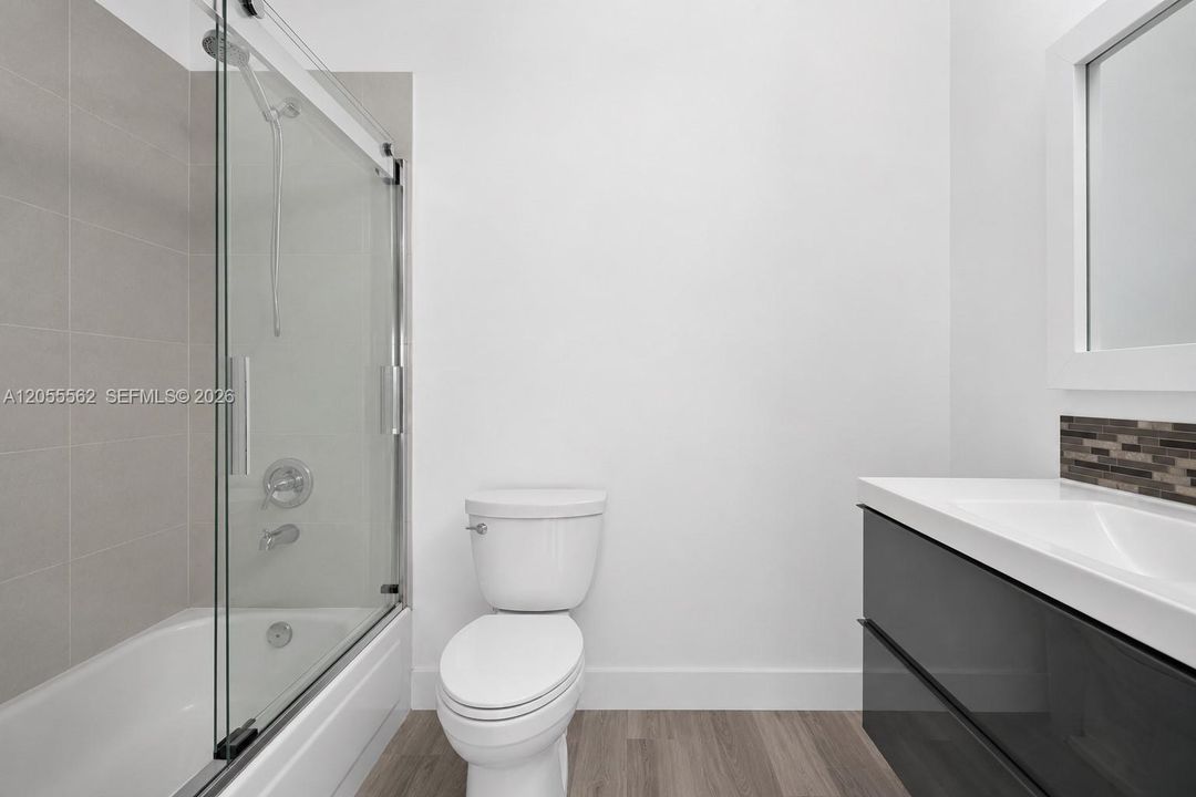 En Venta: $995,000 (3 camas, 3 baños, 1877 Pies cuadrados)
