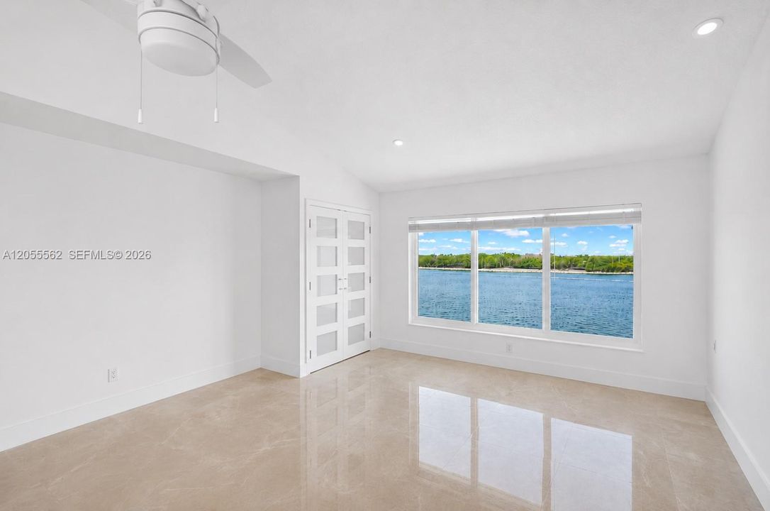 En Venta: $995,000 (3 camas, 3 baños, 1877 Pies cuadrados)