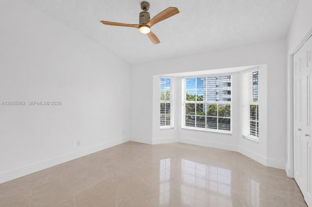 En Venta: $995,000 (3 camas, 3 baños, 1877 Pies cuadrados)