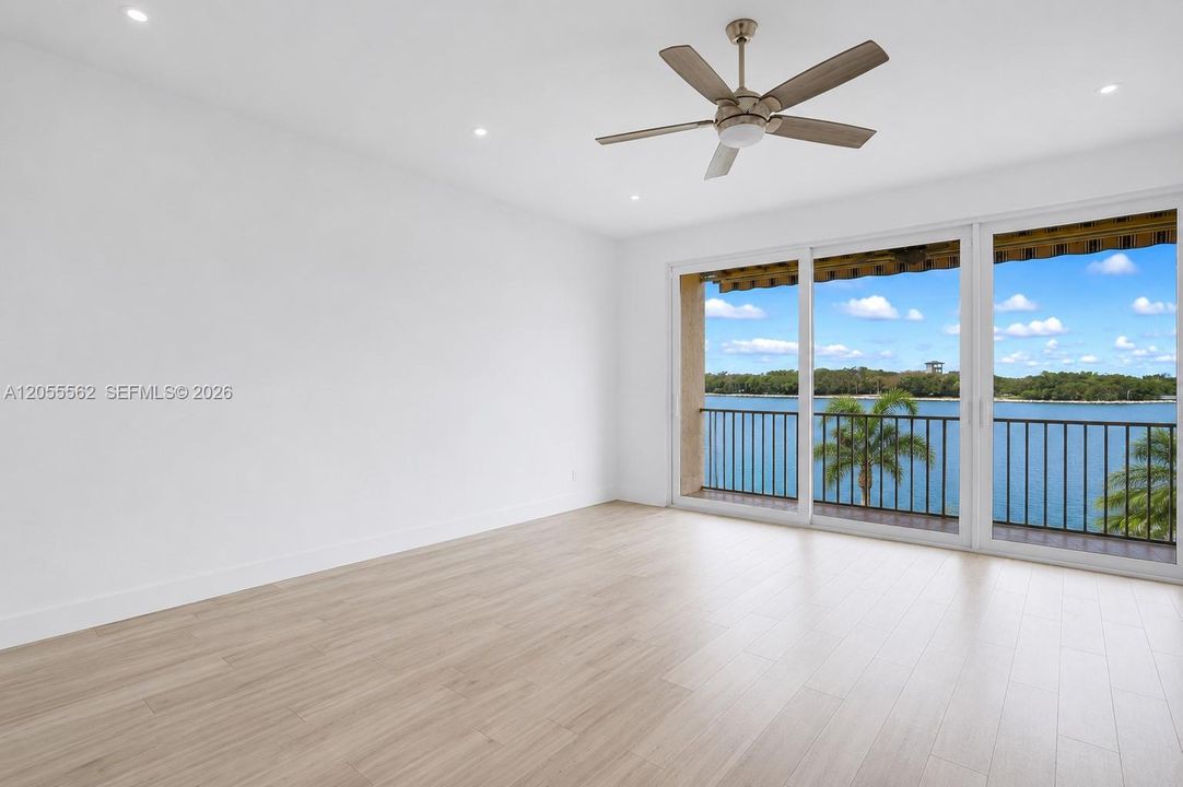 En Venta: $995,000 (3 camas, 3 baños, 1877 Pies cuadrados)