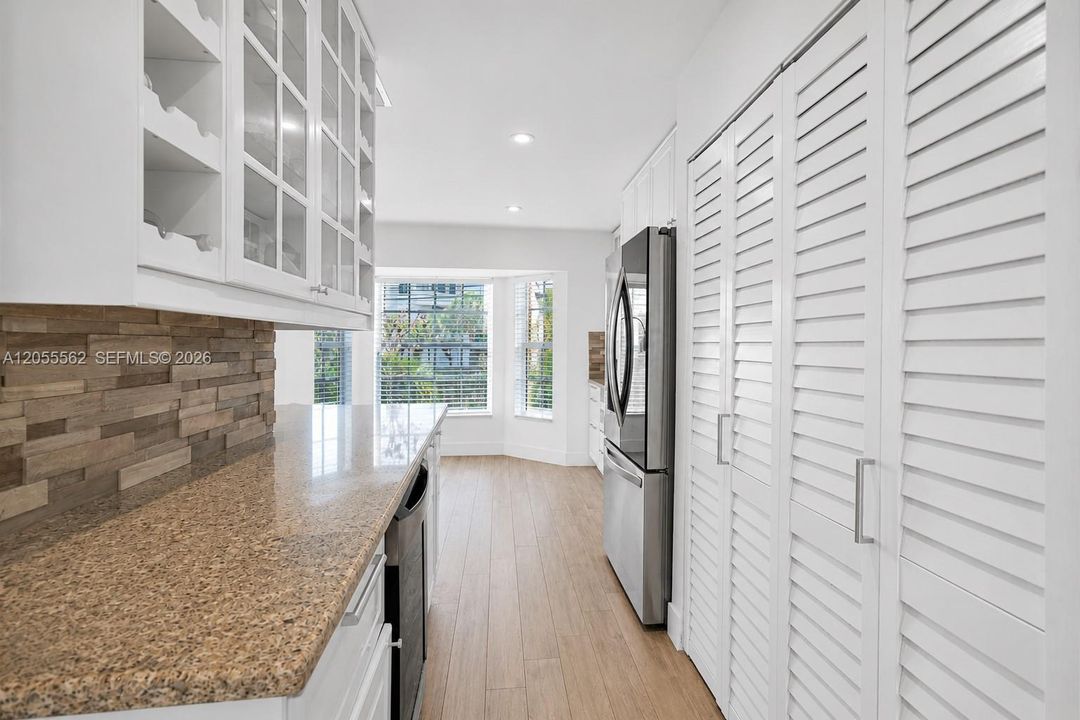 En Venta: $995,000 (3 camas, 3 baños, 1877 Pies cuadrados)