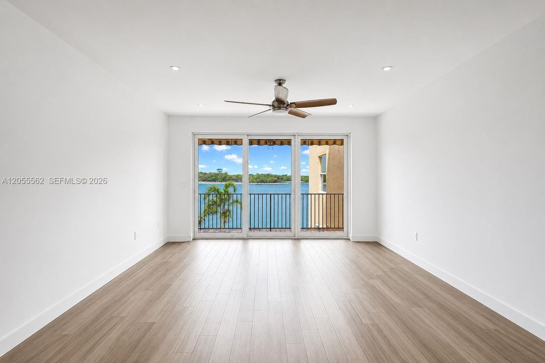 En Venta: $995,000 (3 camas, 3 baños, 1877 Pies cuadrados)