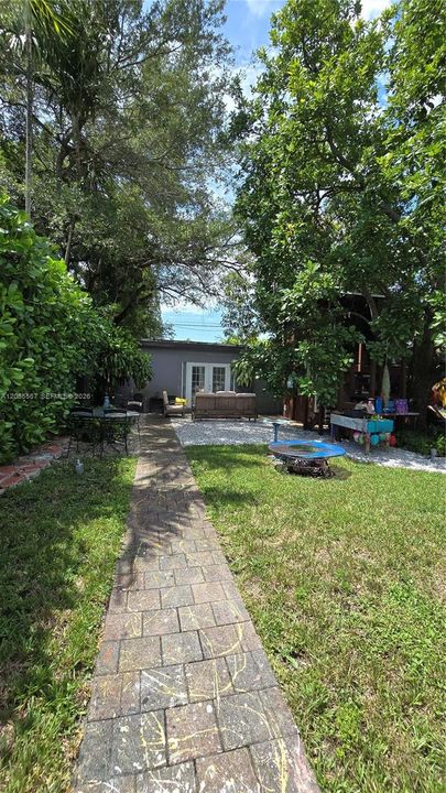 En Renta: $6,000 (5 camas, 5 baños, 1908 Pies cuadrados)