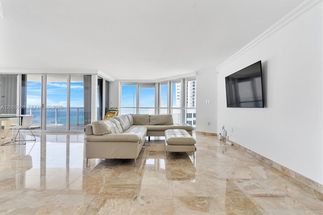 En Venta: $2,150,000 (3 camas, 3 baños, 2120 Pies cuadrados)