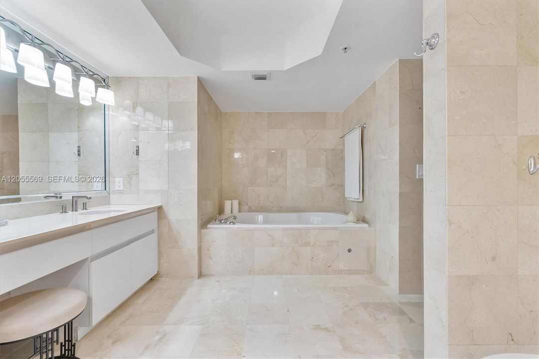 En Venta: $2,150,000 (3 camas, 3 baños, 2120 Pies cuadrados)
