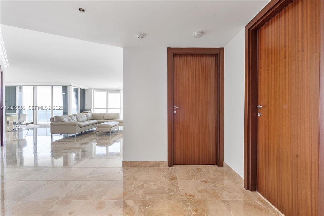 En Venta: $2,150,000 (3 camas, 3 baños, 2120 Pies cuadrados)