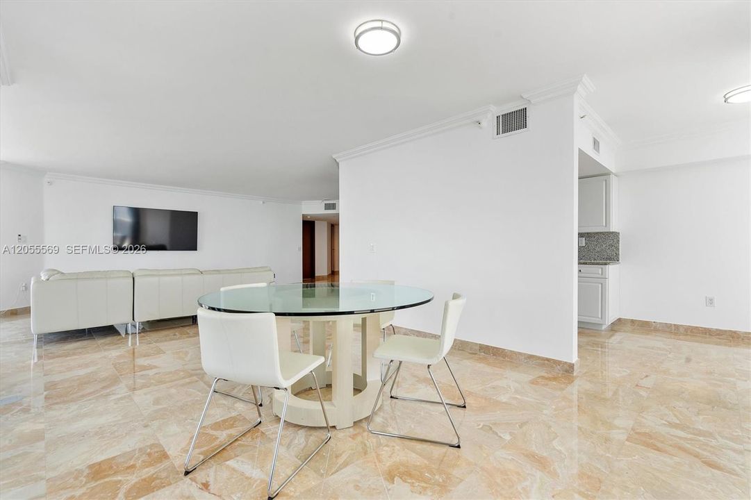 En Venta: $2,150,000 (3 camas, 3 baños, 2120 Pies cuadrados)