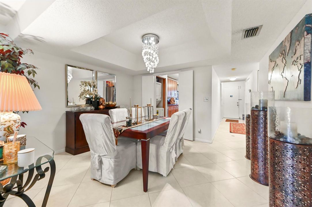 04 Dining Room 02