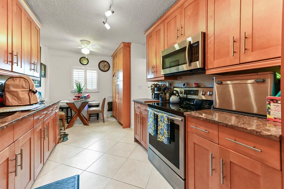 11 Kitchen 02