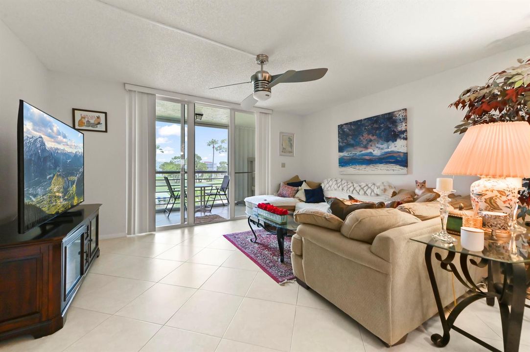 05 Living Room 03