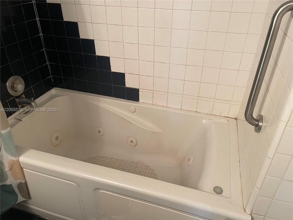 В аренду: $1,500 (1 спален, 1 ванн, 836 Квадратных фут)