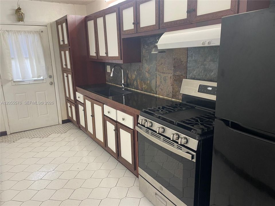 В аренду: $1,500 (1 спален, 1 ванн, 836 Квадратных фут)