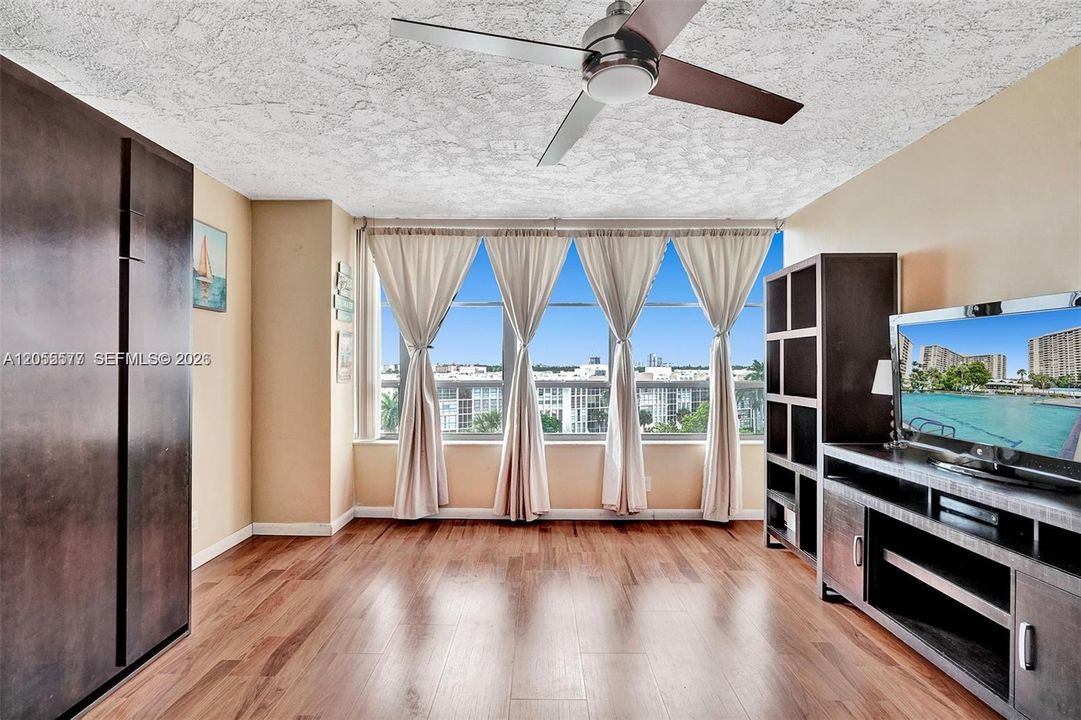 En Venta: $350,000 (2 camas, 2 baños, 1700 Pies cuadrados)