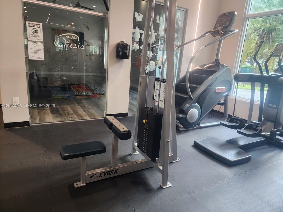 Stay in shape without leaving home! The fully equipped community gym offers everything you need for your daily workout routine, seamlessly integrated into the complex's amenities.