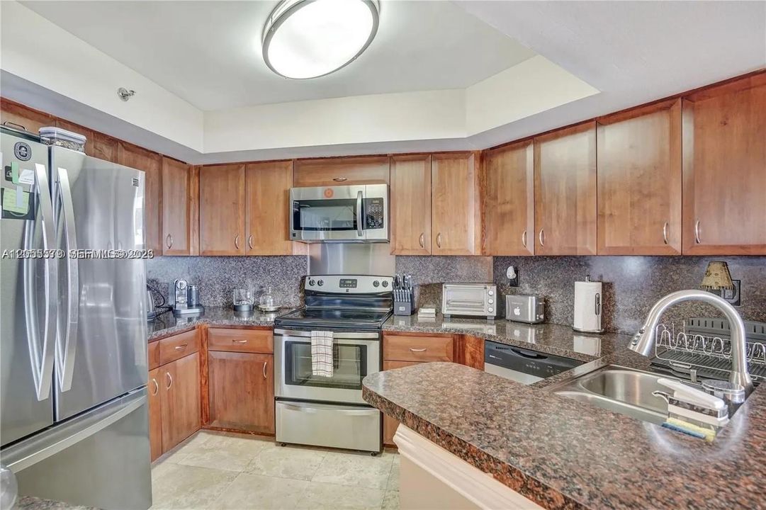 На продажу: $861,900 (2 спален, 2 ванн, 1230 Квадратных фут)