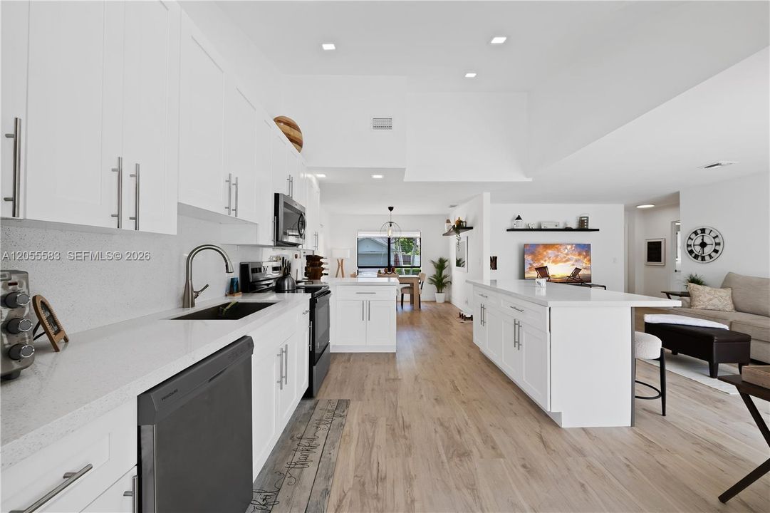 En Venta: $649,000 (4 camas, 2 baños, 1903 Pies cuadrados)
