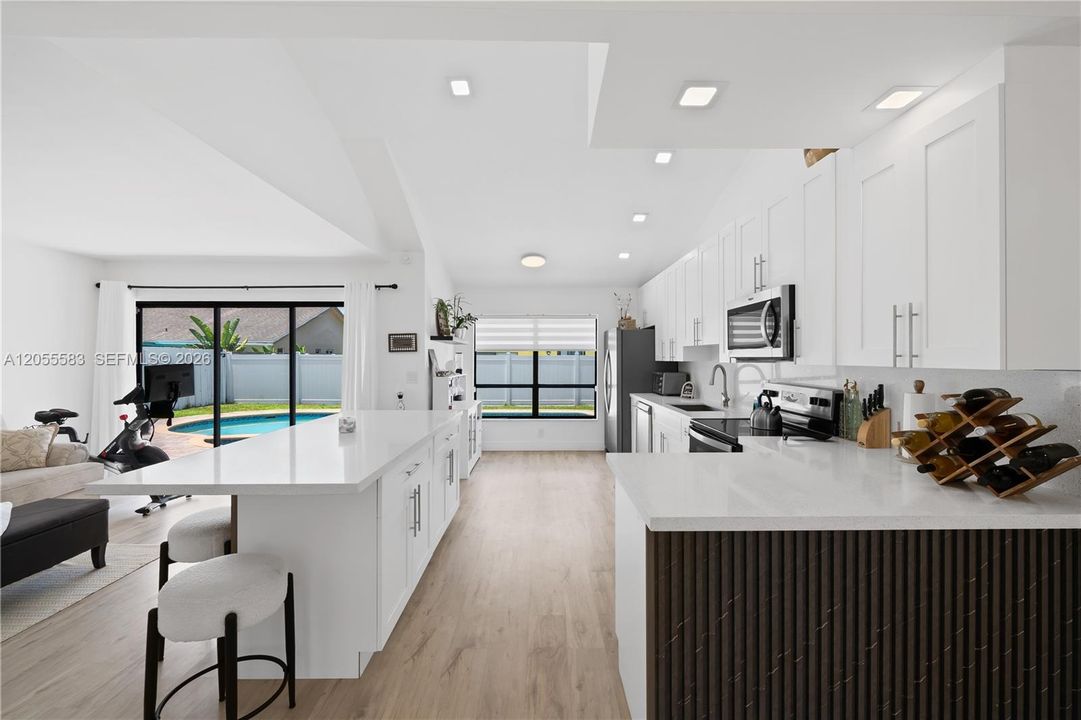 En Venta: $649,000 (4 camas, 2 baños, 1903 Pies cuadrados)