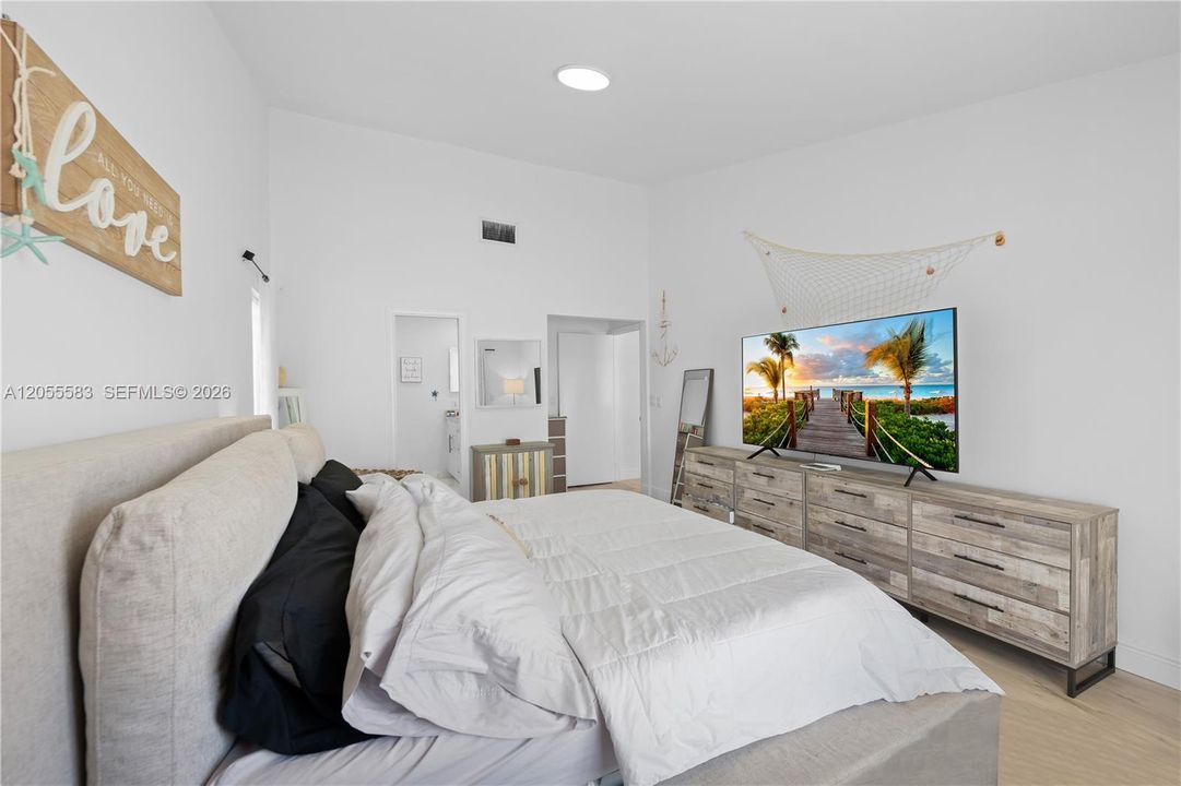 En Venta: $649,000 (4 camas, 2 baños, 1903 Pies cuadrados)