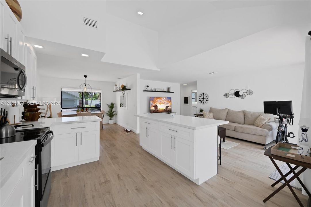 En Venta: $649,000 (4 camas, 2 baños, 1903 Pies cuadrados)