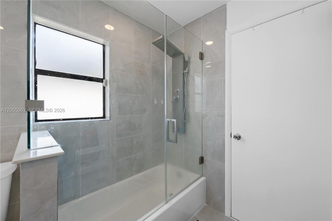 En Venta: $649,000 (4 camas, 2 baños, 1903 Pies cuadrados)
