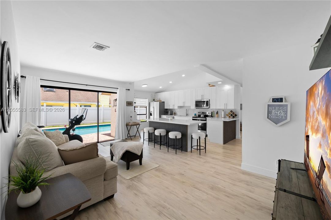 En Venta: $649,000 (4 camas, 2 baños, 1903 Pies cuadrados)