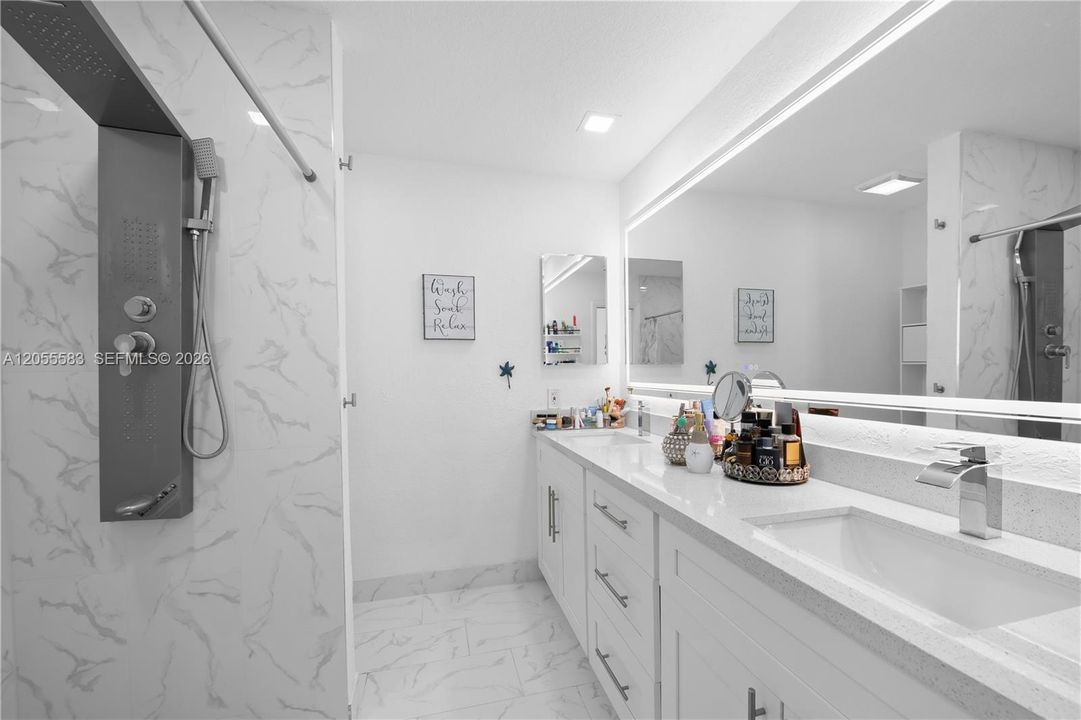 En Venta: $649,000 (4 camas, 2 baños, 1903 Pies cuadrados)