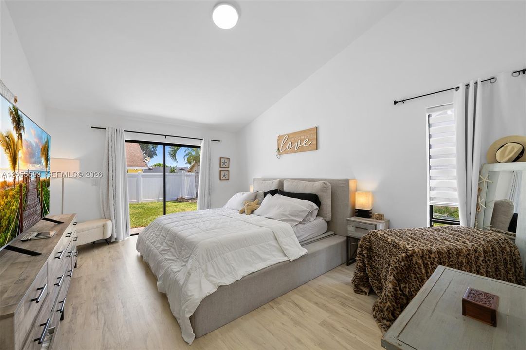 En Venta: $649,000 (4 camas, 2 baños, 1903 Pies cuadrados)