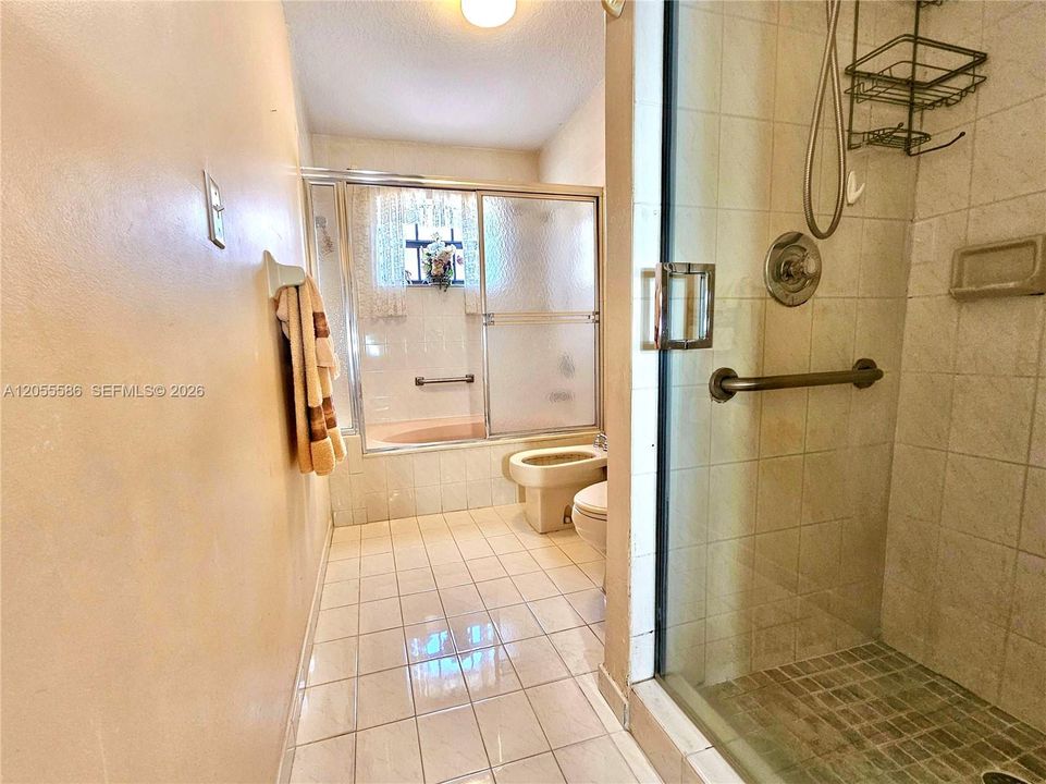 En Venta: $730,000 (3 camas, 2 baños, 1721 Pies cuadrados)