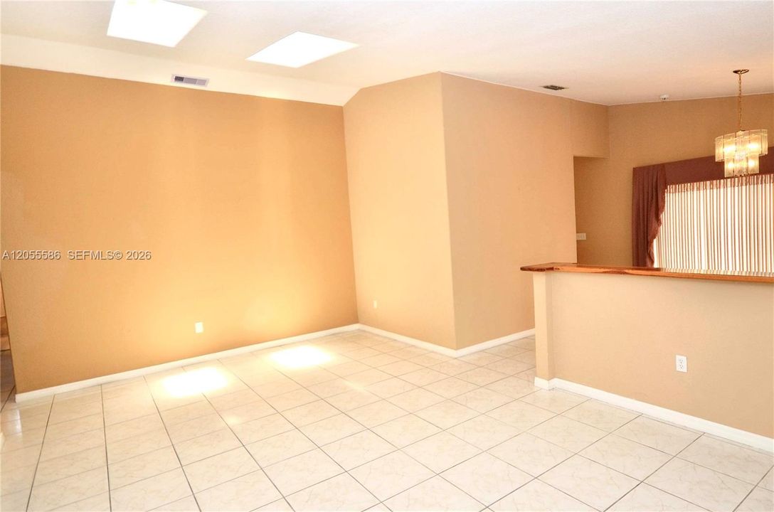 En Venta: $730,000 (3 camas, 2 baños, 1721 Pies cuadrados)