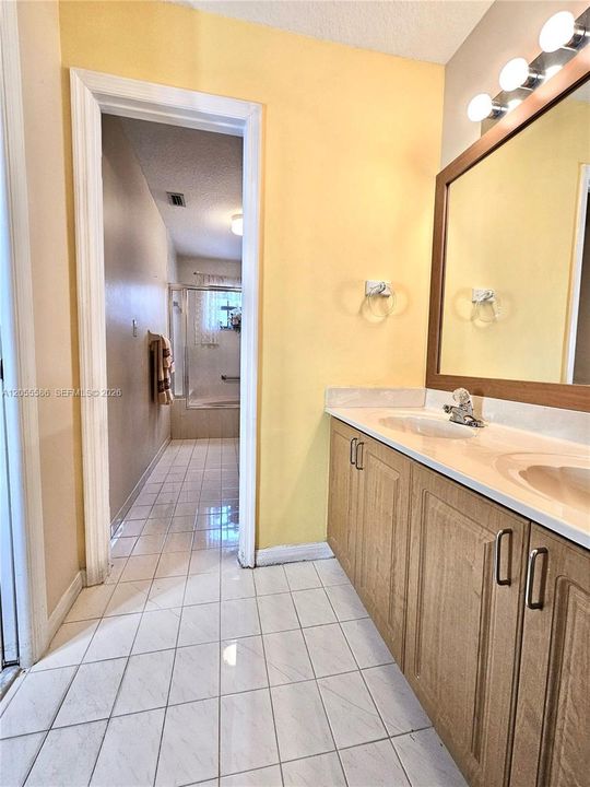 En Venta: $730,000 (3 camas, 2 baños, 1721 Pies cuadrados)