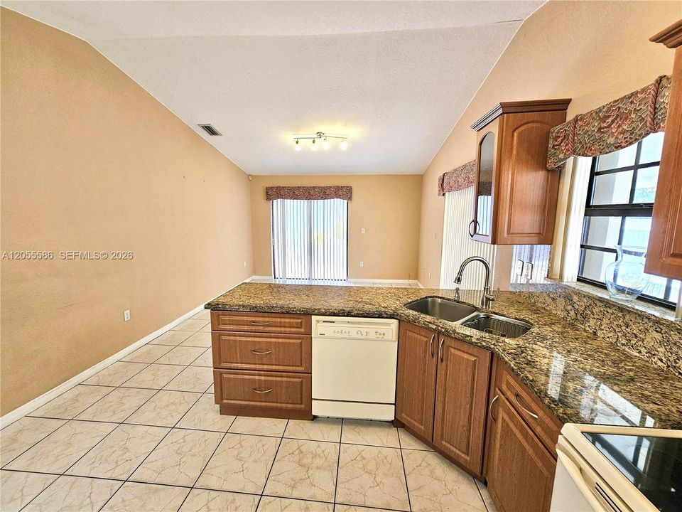 En Venta: $730,000 (3 camas, 2 baños, 1721 Pies cuadrados)