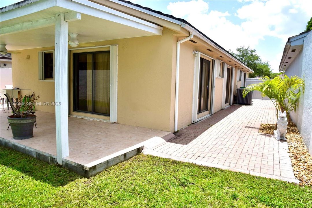 En Venta: $730,000 (3 camas, 2 baños, 1721 Pies cuadrados)
