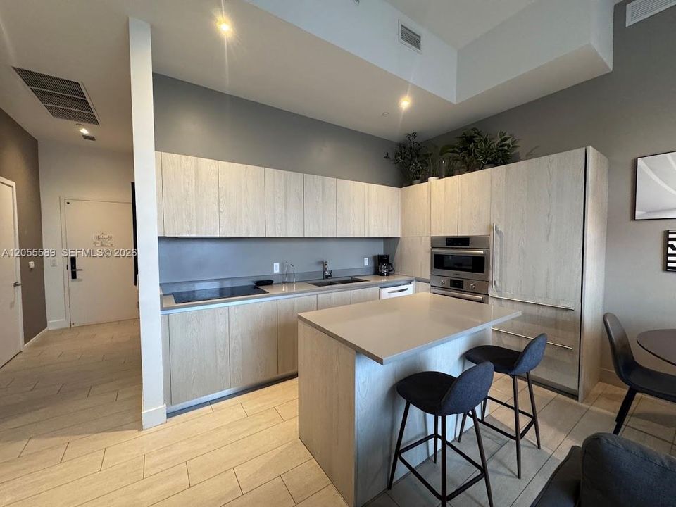 В аренду: $6,900 (3 спален, 2 ванн, 1122 Квадратных фут)