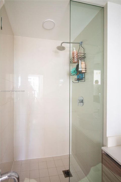 For Rent: $5,200 (2 beds, 2 baths, 835 Square Feet)